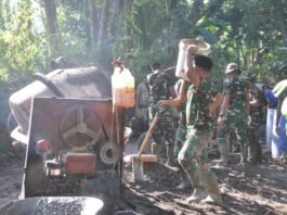 Serda Efendi Andalkan Mesin Molen untuk Percepat Pengecoran Rabat Jalan TMMD ke-129