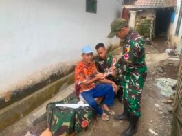Polkes 05.09.02 Lumajang Laksanakan Pemeriksaan Kesehatan Keliling, Dukung Sasaran Nonfisik TMMD ke-129