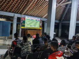 Nonton Bareng Piala Dunia 2026 Bersama Satgas TMMD ke-129 Pererat Kebersamaan TNI dan Masyarakat