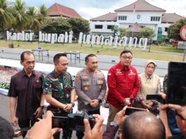 Dandim 0821/Lumajang Hadiri Pemusnahan Barang Bukti Miras, Wujud Sinergi Forkopimda Menjaga Ketertiban dan Keamanan Daerah