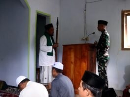 Satgas TMMD Ke-129 Kodim 0821/Lumajang Perkuat Nilai Keagamaan, Prada Fahmi Rizad Jadi Bilal Salat Jumat