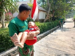 Kehangatan Satgas TMMD ke-129 Terjalin di Tengah Masyarakat, Personel Luangkan Waktu Bersama Anak-anak