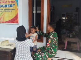 Polkes 05.09.02 Lumajang Bersama Puskesmas Randuagung Gelar Posyandu Dukung Kesehatan Ibu dan Anak di Lokasi TMMD