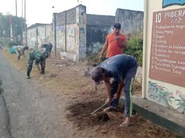 Dari Kerja Bakti, Babinsa Sukosari Perkuat Silaturahmi dan Kebersamaan dengan Warga