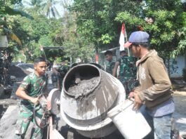 Prada Dimas Firmansyah Bersama Warga Percepat Pengecoran Jalan Demi Tingkatkan Akses Desa