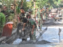Distribusi Adonan Beton TMMD ke-129 Terus Dioptimalkan, Dukung Kelancaran Pengecoran Jalan