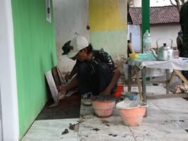 Pemasangan Keramik RTLH TMMD ke-129 Dipercepat, Rumah Ibu Ety Masuki Tahap Finishing