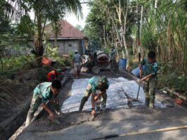 Pengecoran Rabat Jalan TMMD ke-129 Terus Dikebut, Percepat Penyelesaian Infrastruktur Desa
