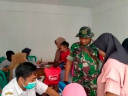 Peduli Tumbuh Kembang Anak, Babinsa Ranuyoso Hadir Dampingi Pelayanan Posyandu