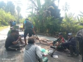 Bukan Sekadar Memperbaiki Jalan, Babinsa Tanggung Bangun Kebersamaan Bersama Warga