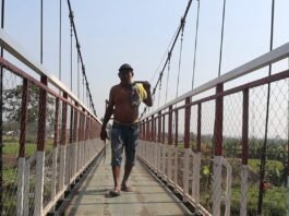 Lewati Jembatan Perintis Garuda Merah Putih, Bapak Sutoyo Rasakan Kebahagiaan